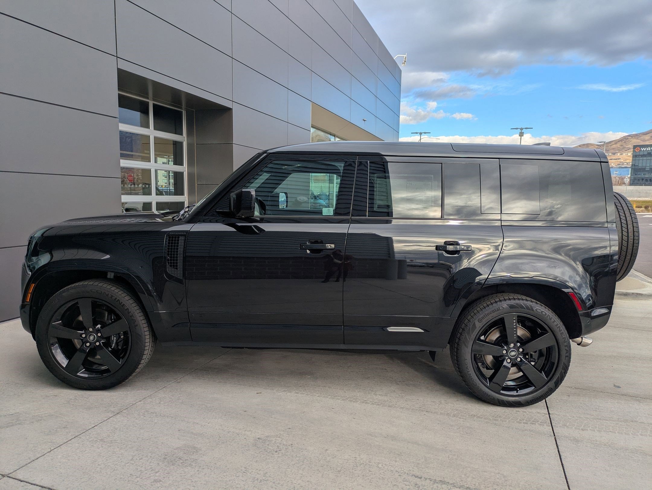 2025 Land Rover Defender V8 - Photo 9