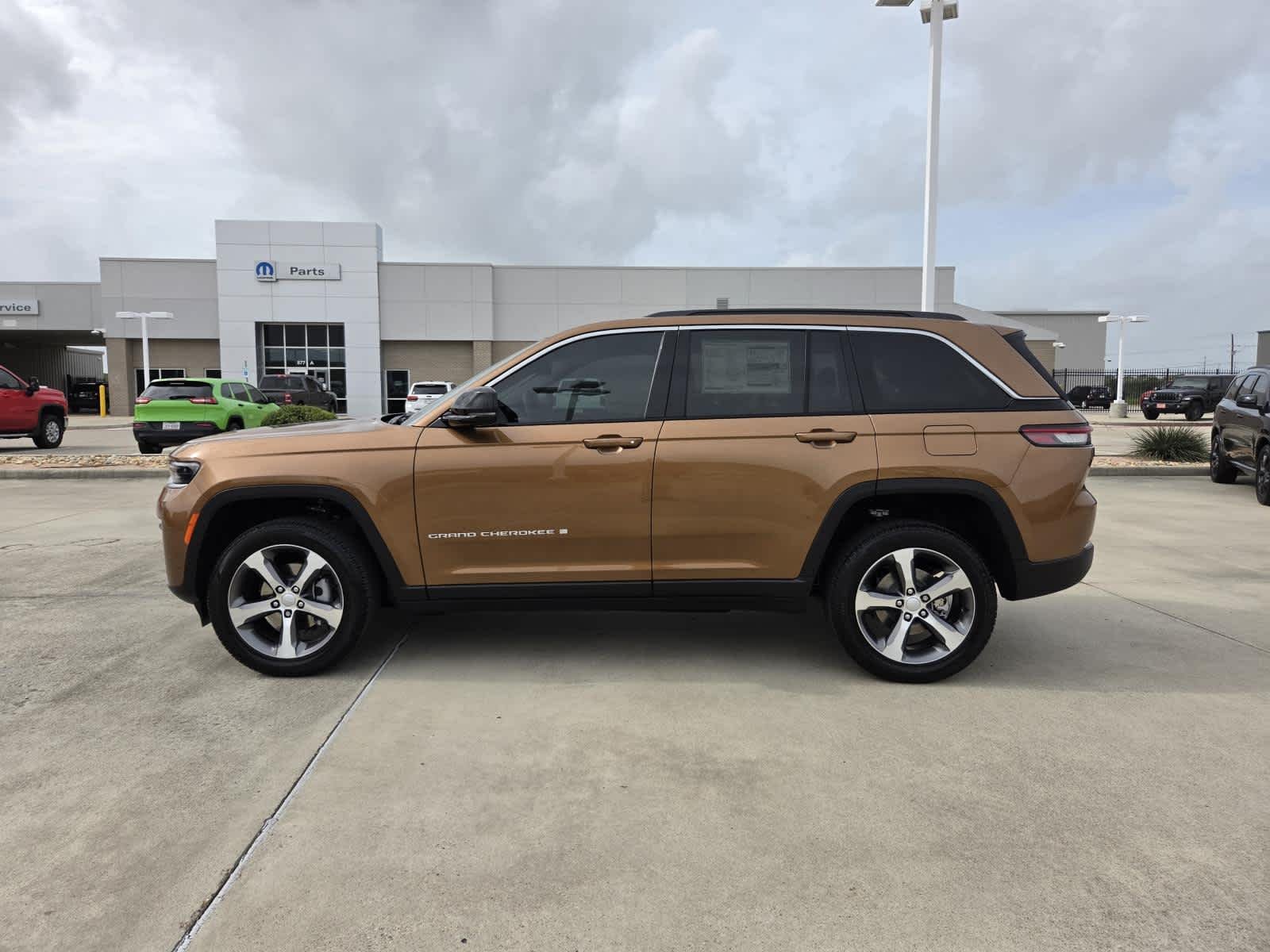 New 2026 Copper Shino Metallic Clearcoat Jeep Limited image 2