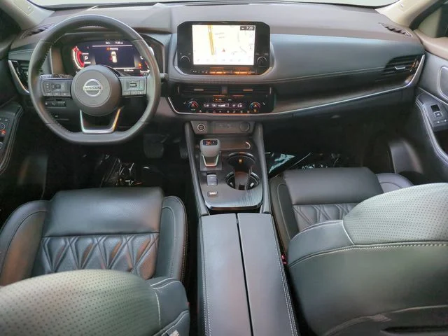Used 2021 Silver Nissan Platinum image 13