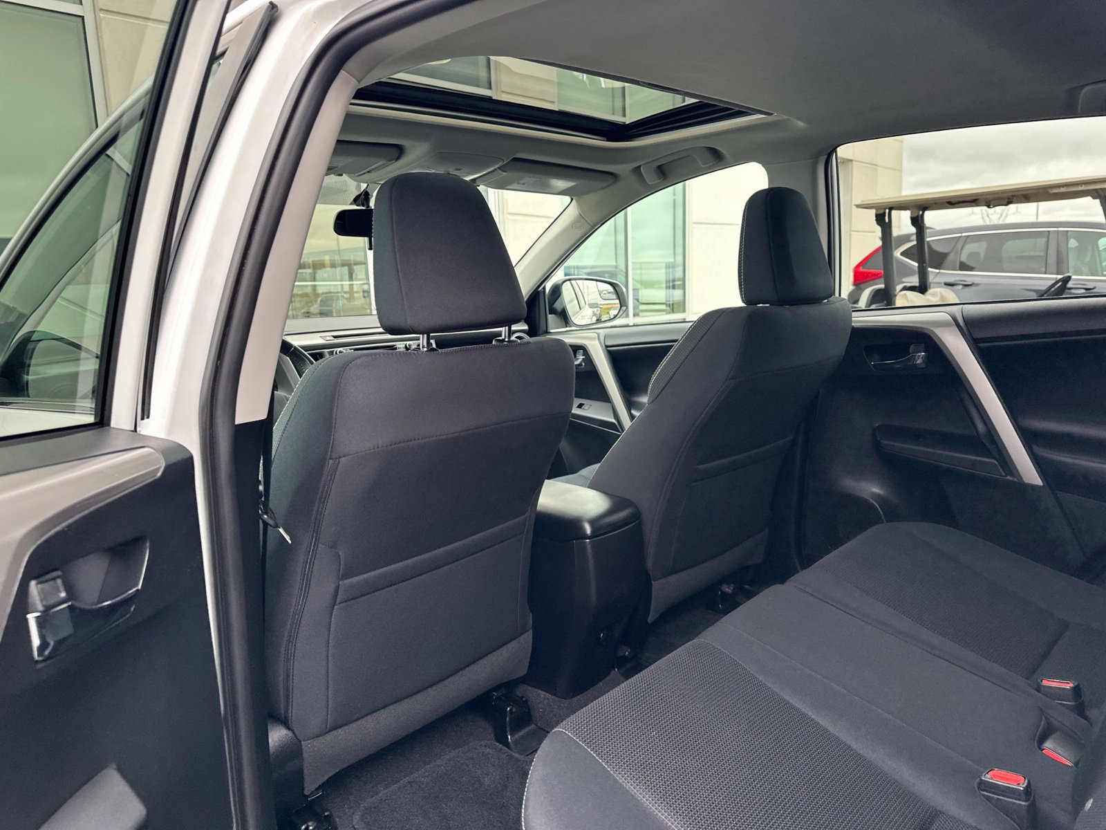 Used 2016 White Toyota XLE image 19