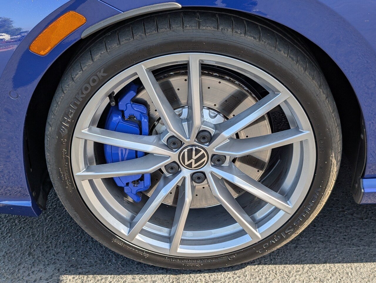 Used 2024 Blue Volkswagen 2.0T image 15