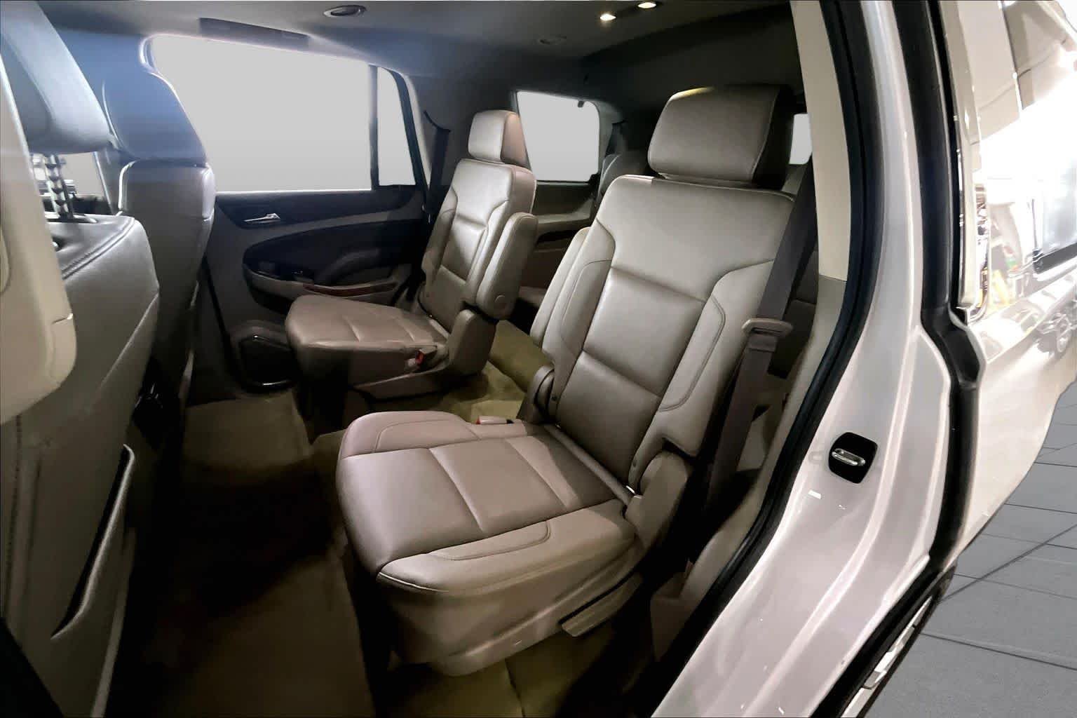 Used 2017 Iridescent Pearl Tricoat Chevrolet Premier image 21