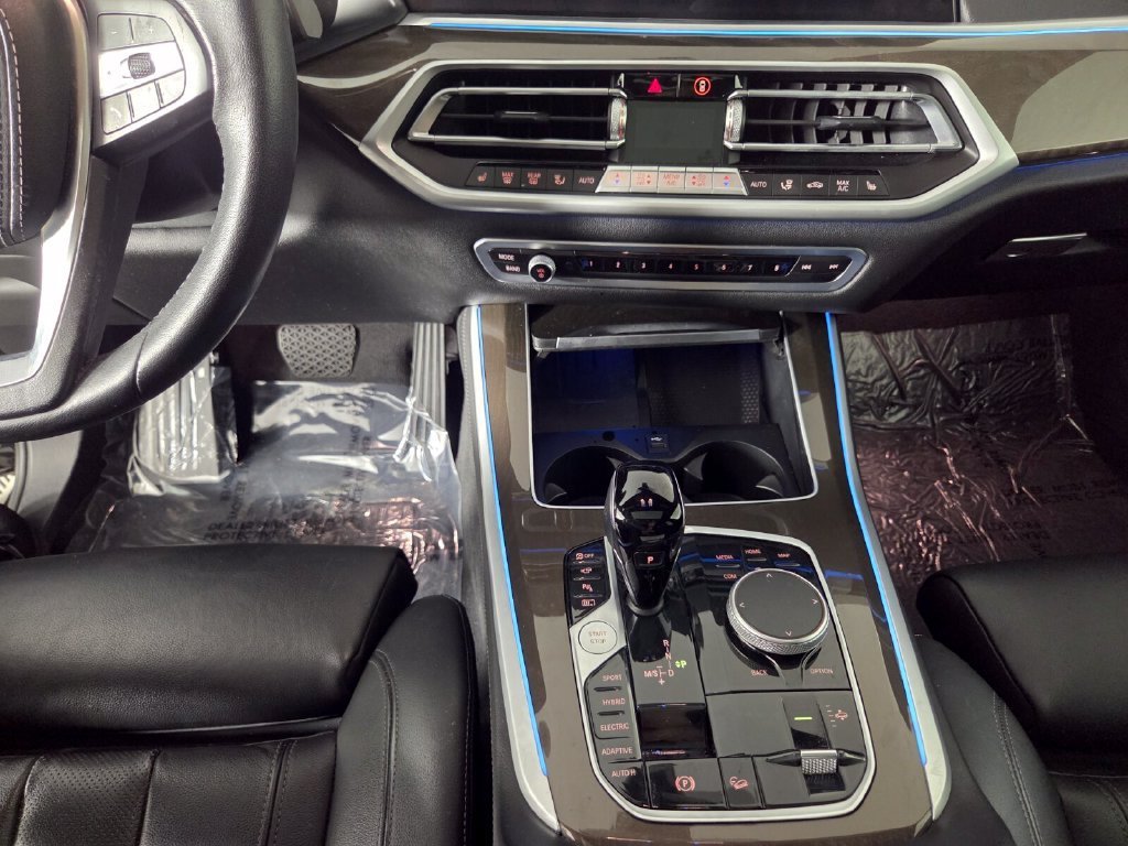 Certified Used 2022 Dark Graphite Metallic BMW xDrive45e image 13