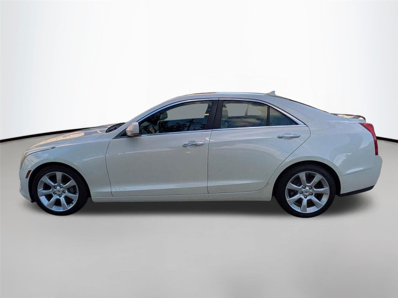 Used 2013 White Diamond Tricoat Cadillac Luxury image 8