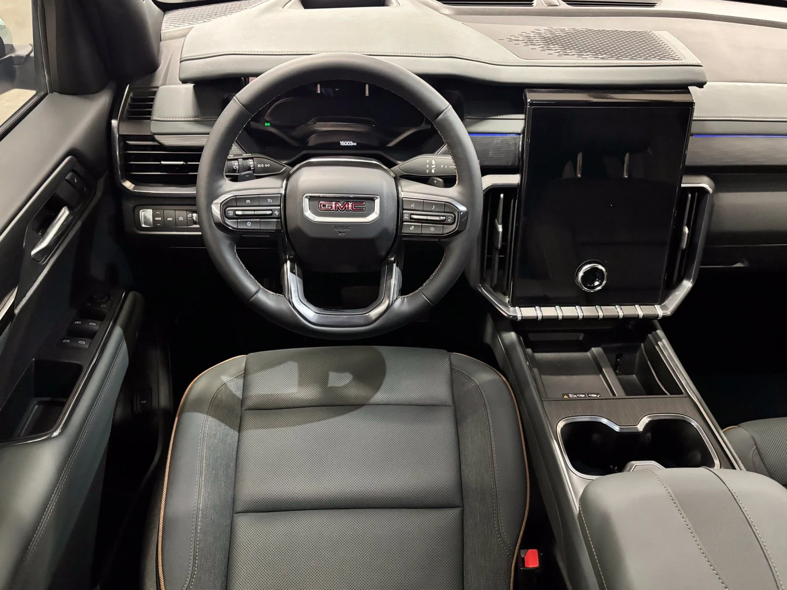 Used 2025 White GMC AT4 image 12
