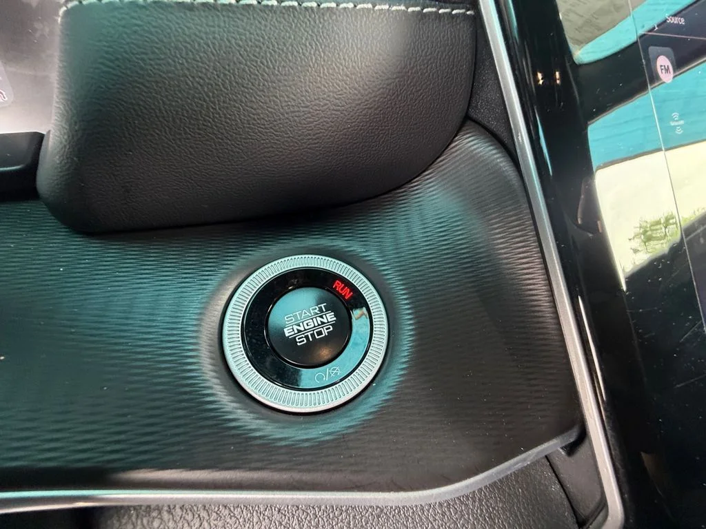 Used 2025 Black Jeep Altitude image 23