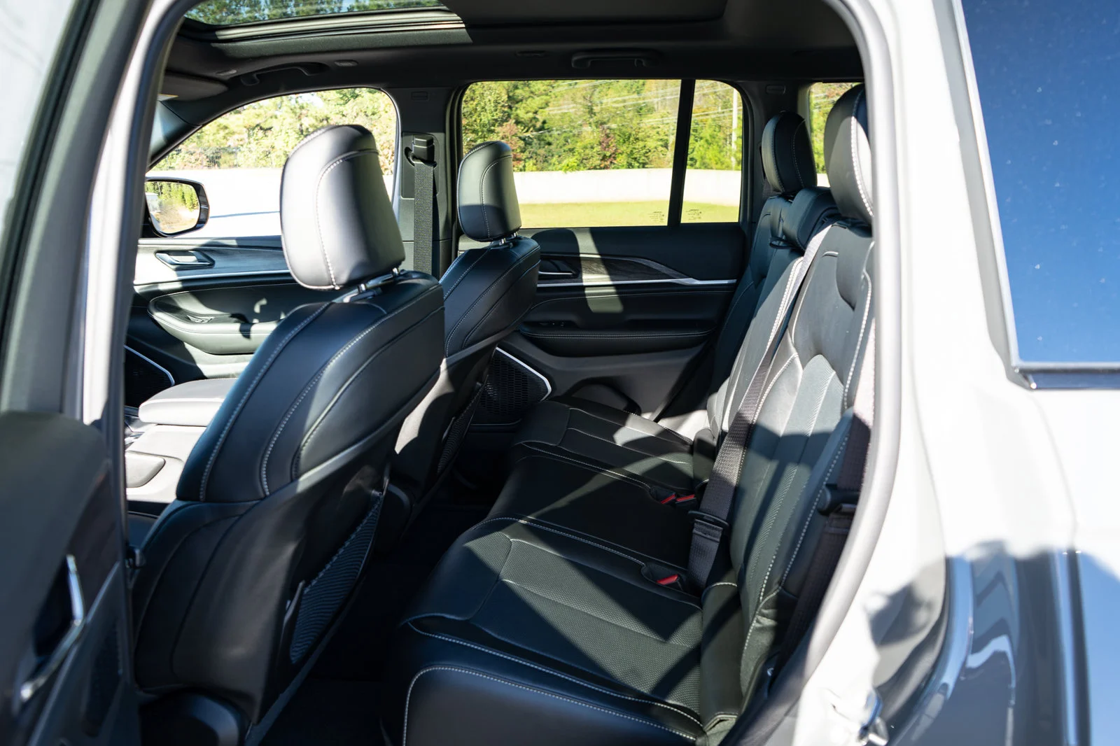 New 2027 Gray Jeep Limited Reserve image 19