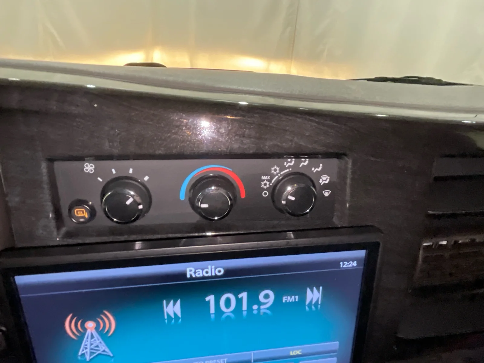 Used 2022 Quicksilver Metallic GMC Work Van image 21
