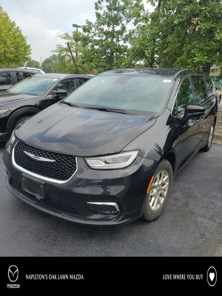 Used 2025 Black Chrysler Select image 1