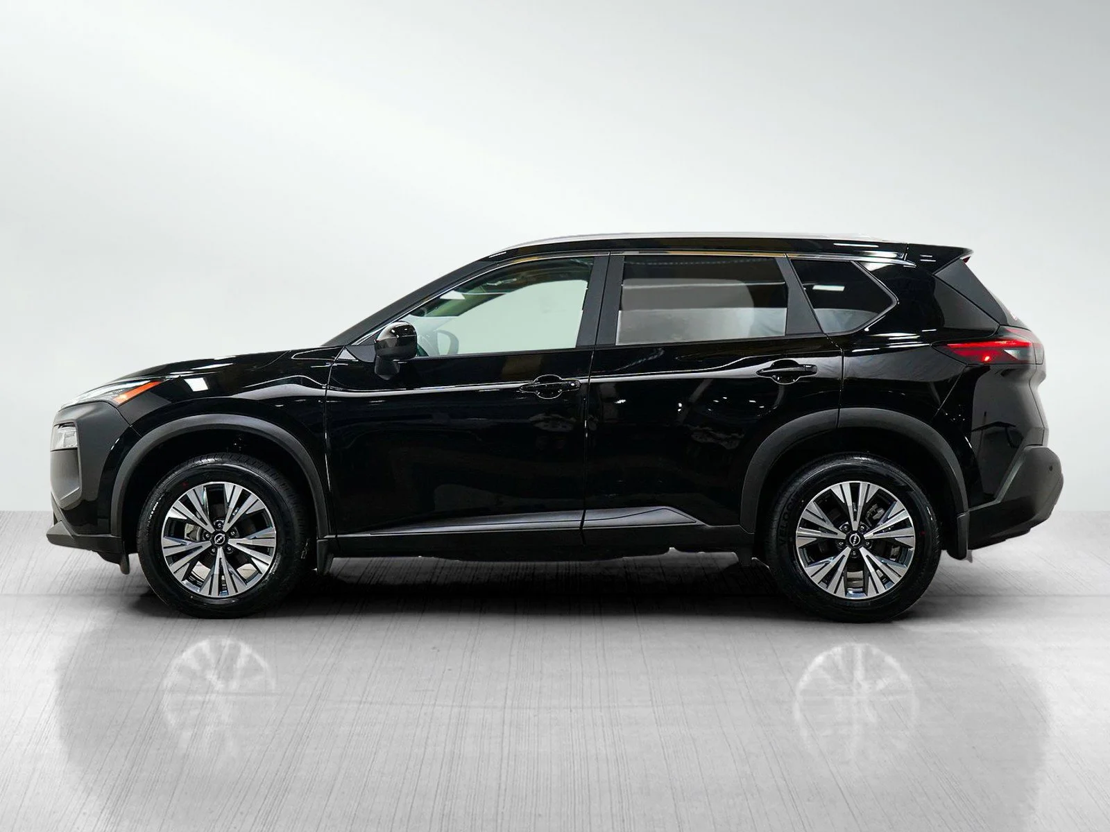 Used 2023 Nissan Rogue SV with VIN 5N1BT3BB6PC833757 for sale in Burnsville, Minnesota