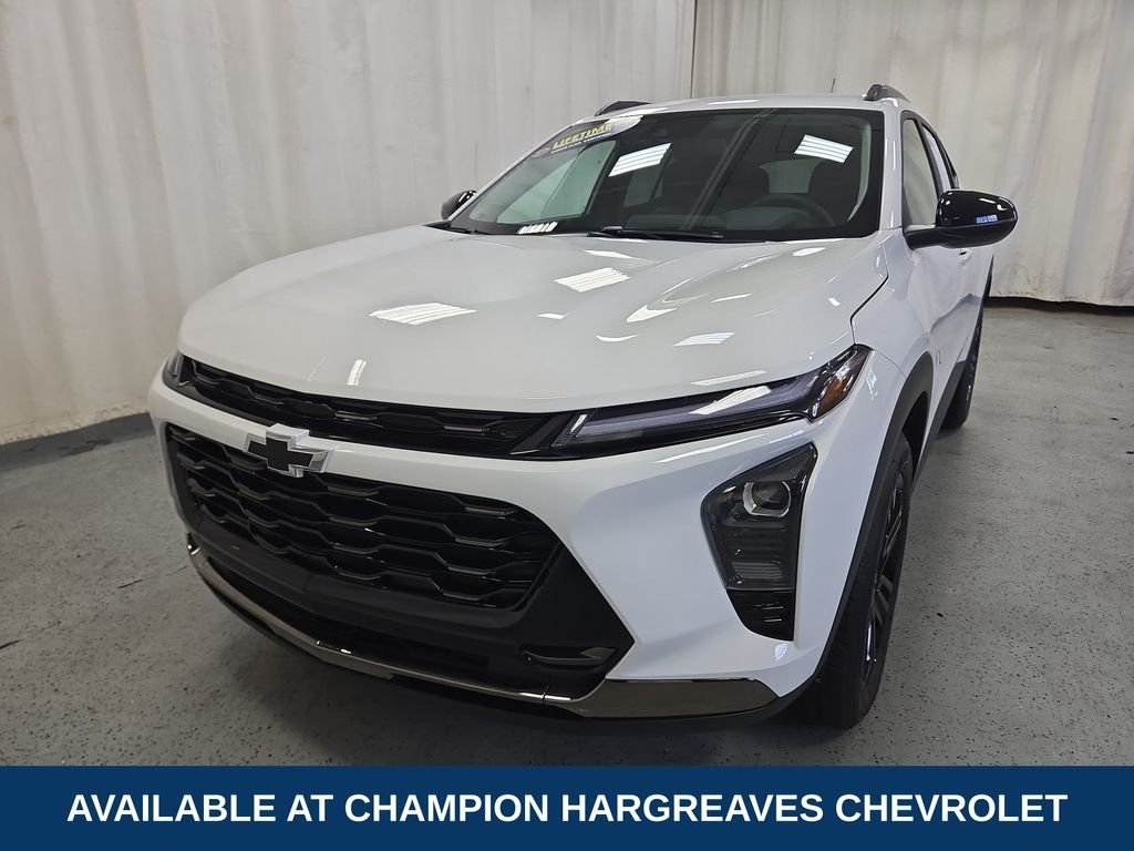 Used 2025 Summit White Chevrolet ACTIV image 39