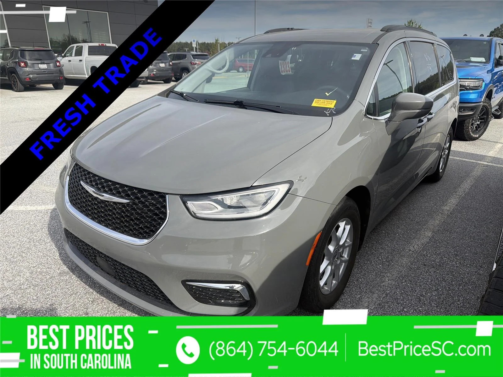 2022 Chrysler Pacifica Touring L's photo