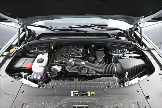 Used 2025 Silver Jeep Laredo image 29