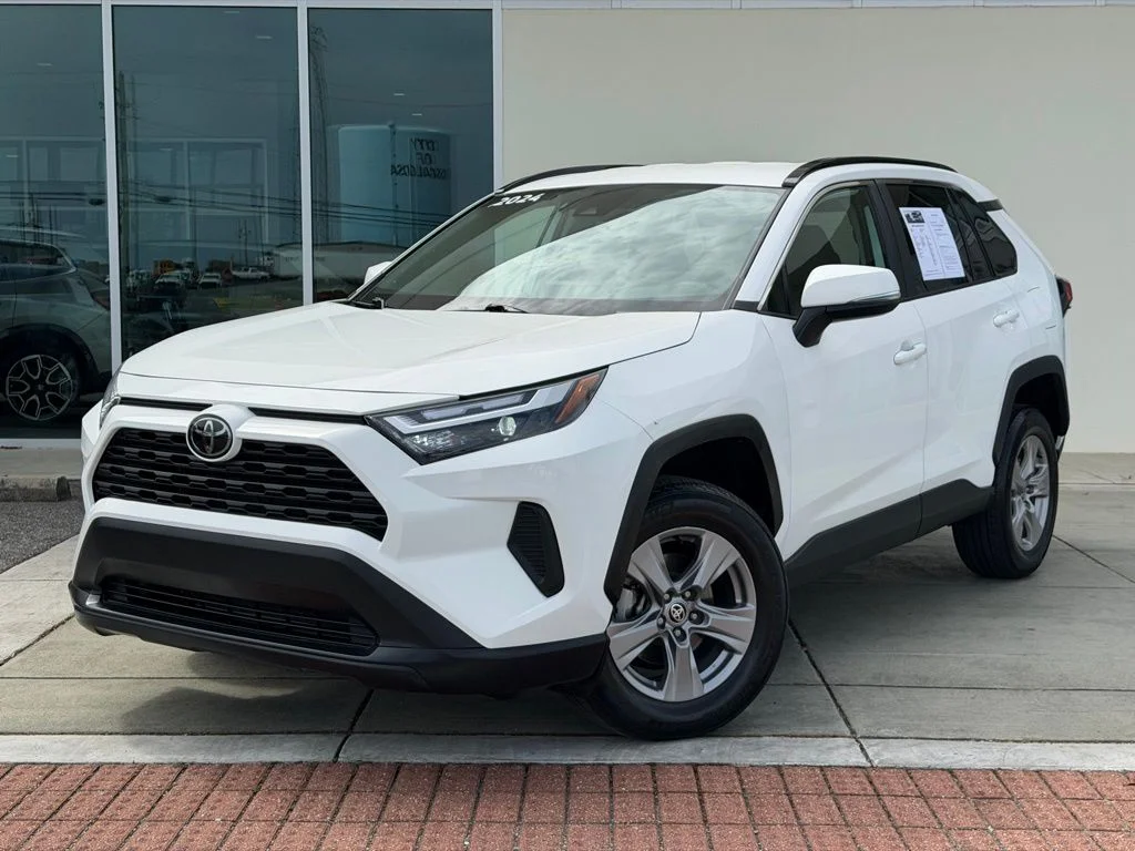 2024 Toyota RAV4 XLE FWD's photo