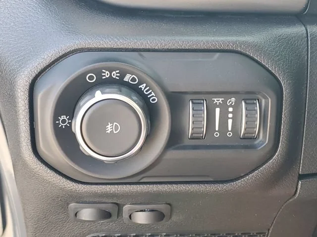 Used 2021 Sting-gray Clea Jeep Sport S image 22