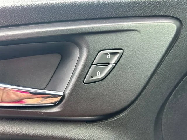 Used 2019 SUMMIT WHITE Chevrolet LT image 16
