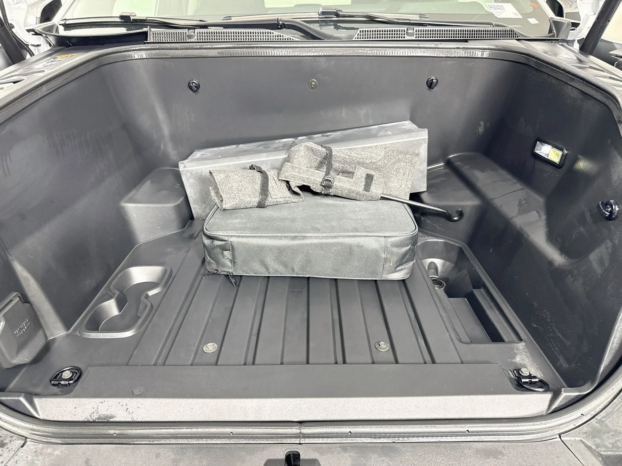 Used 2025 Summit White Chevrolet LT - Extended Range image 32