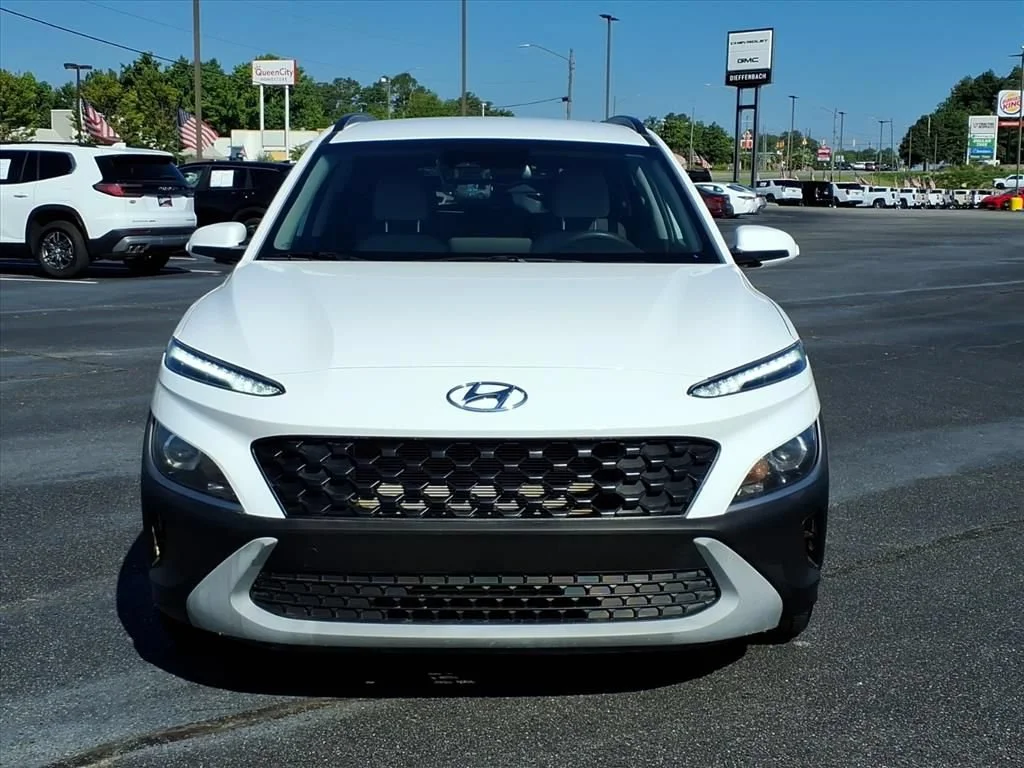 Used 2023 White Hyundai SEL image 2