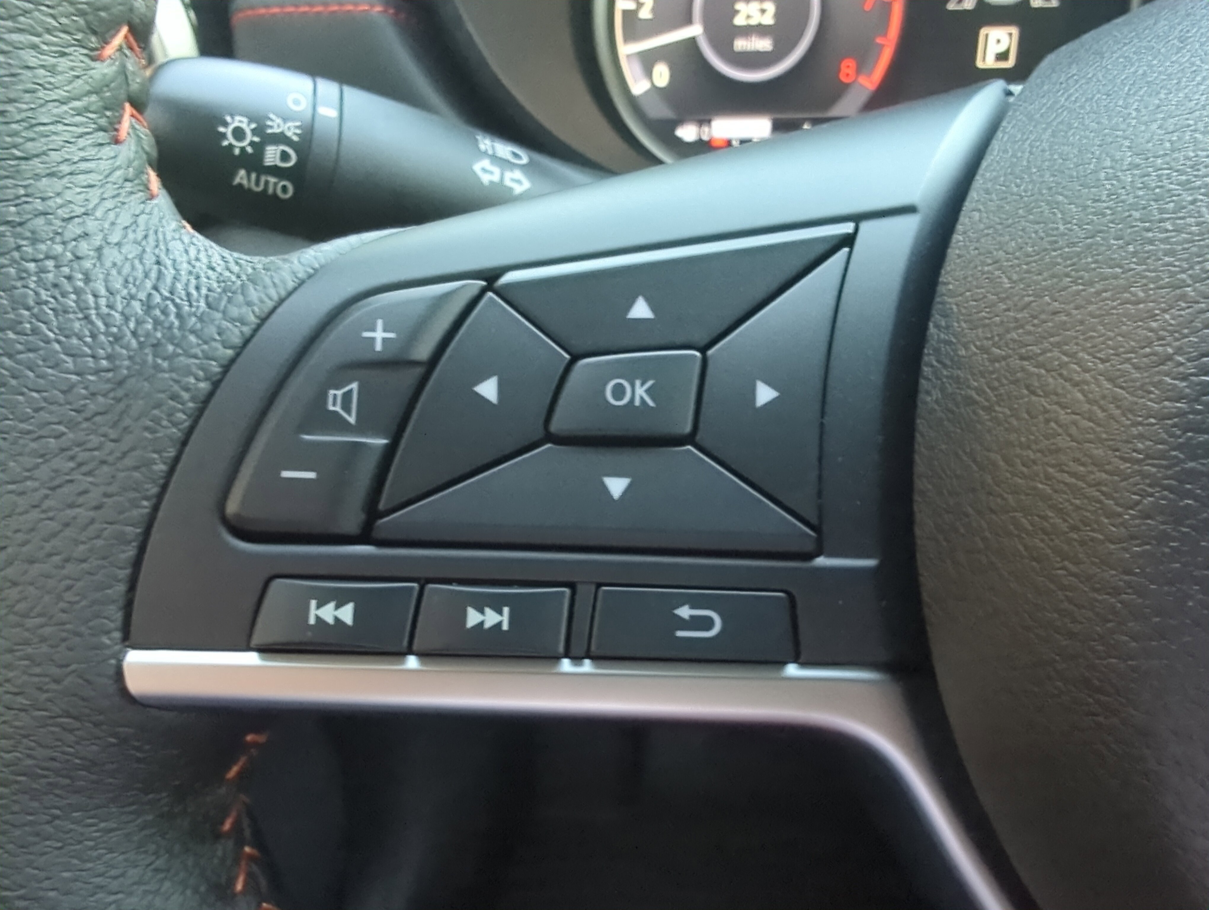 2025 Nissan Versa Sedan SR - Photo 20