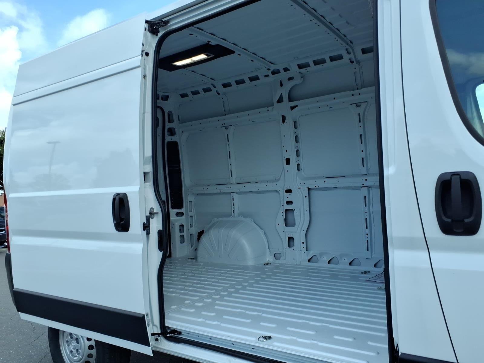 New 2026 Bright White Clear-Coat Exterior Paint RAM Tradesman image 22