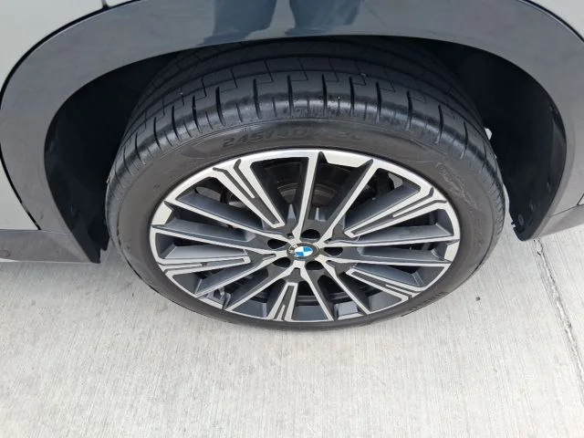 Used 2025 Silver BMW xDrive28i image 19