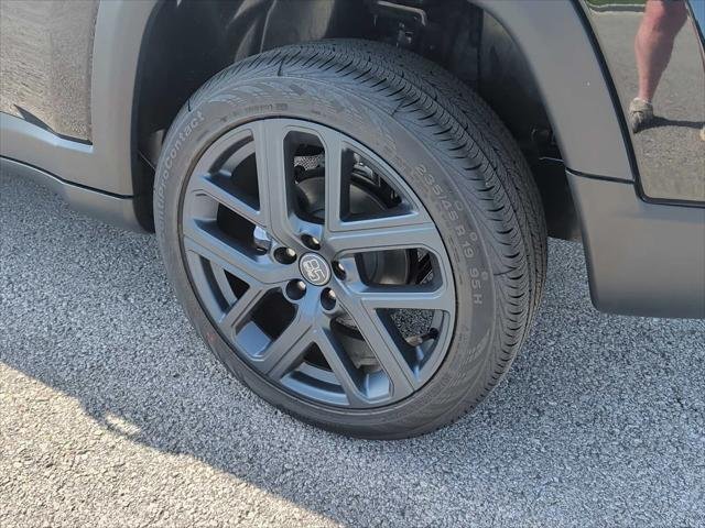 New 2026 Diamond Black Crystal Pearl-Coat Exterior Paint Jeep 85th Anniversary image 6