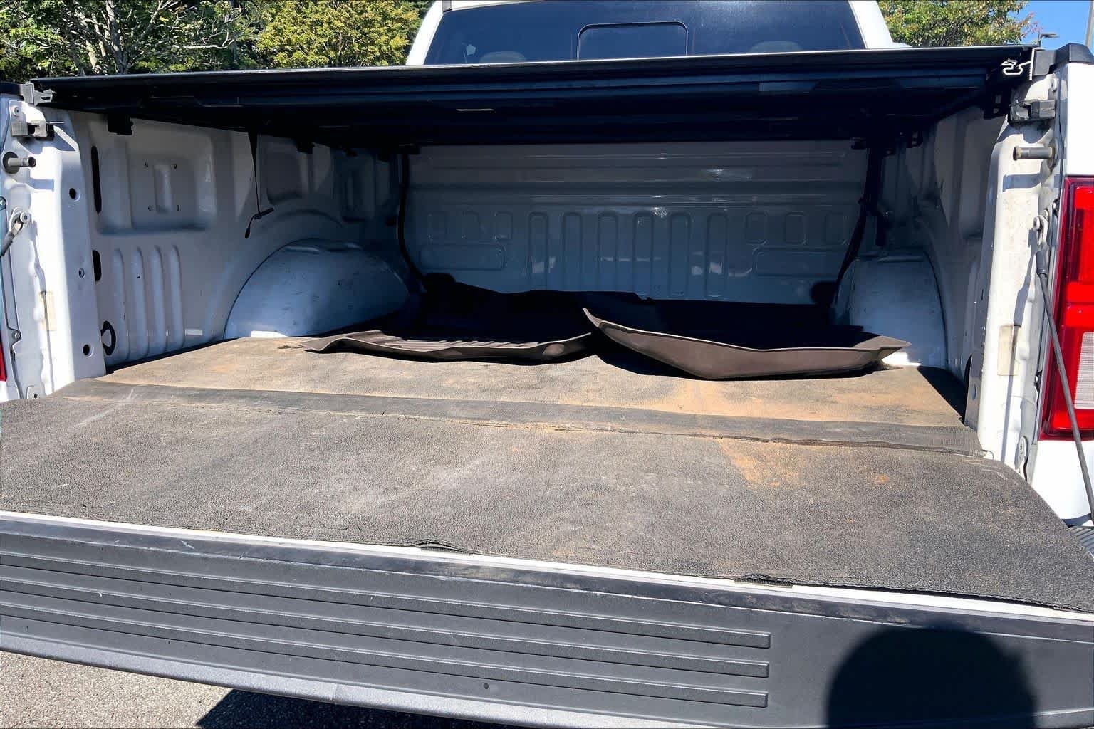 Used 2020 Oxford White Ford LARIAT image 32