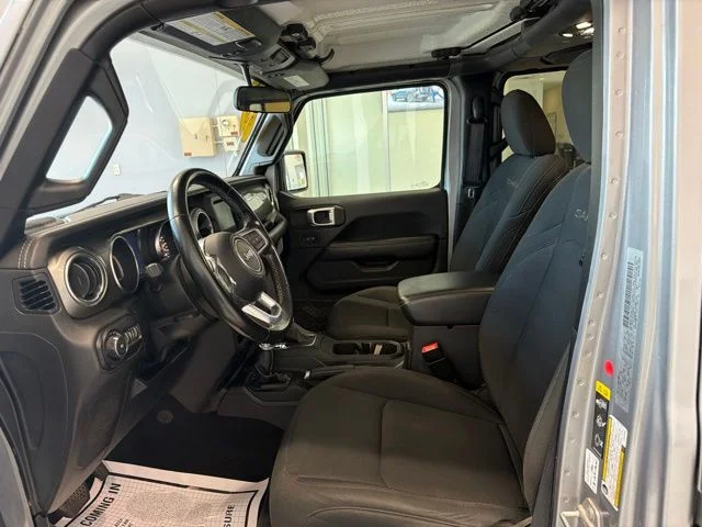 Used 2020 Silver Jeep Unlimited Sahara image 11