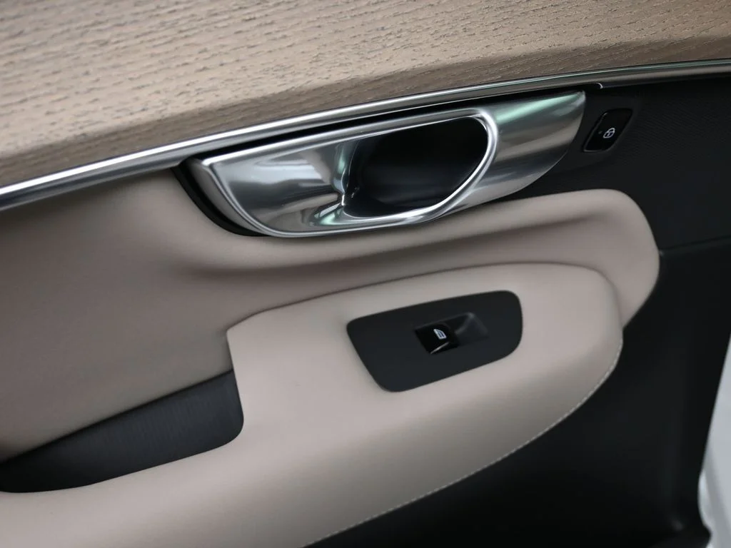 New 2026 Crystal White Volvo Plus image 16