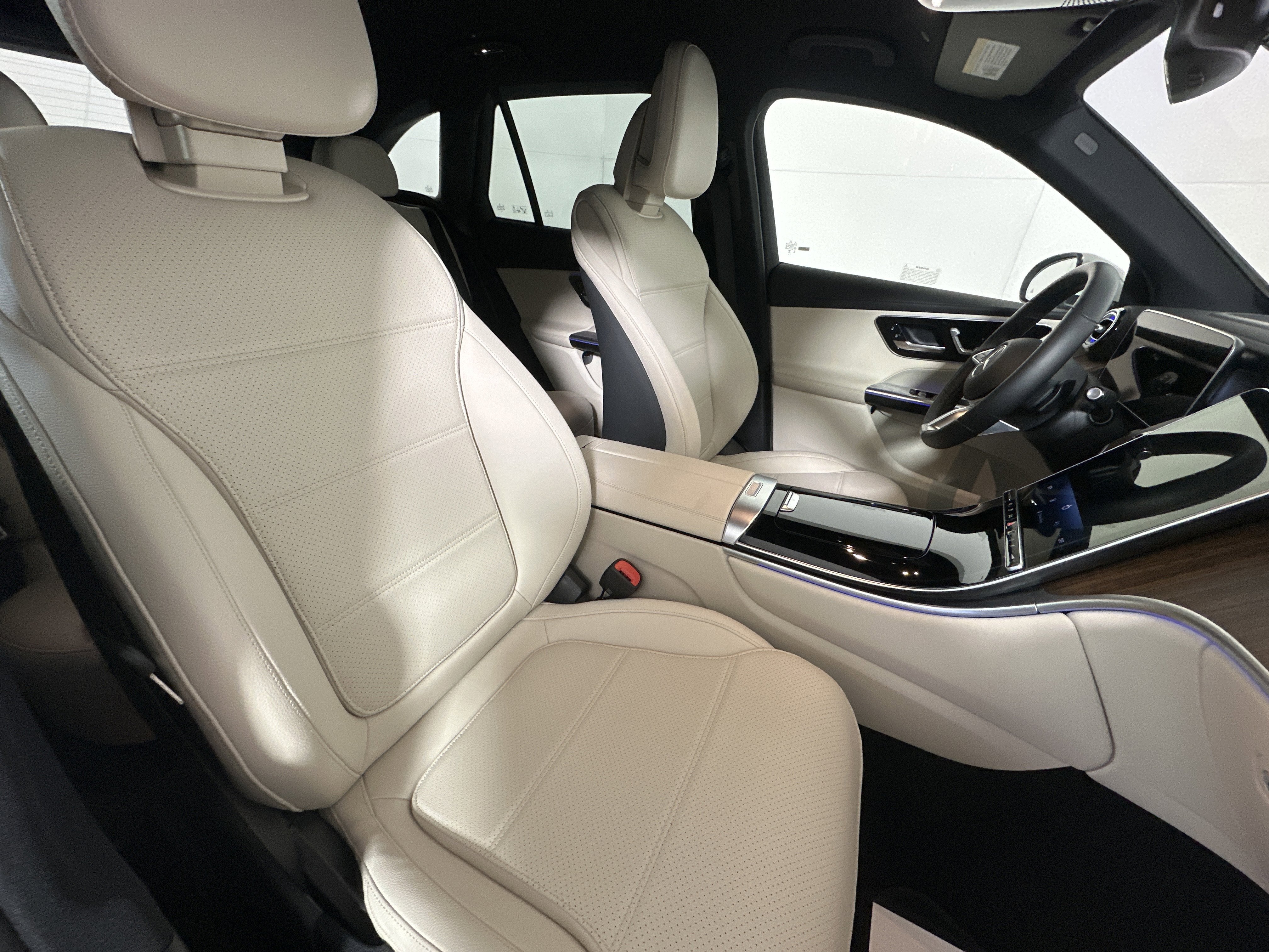 2025 Mercedes-Benz GLC Base - Photo 23