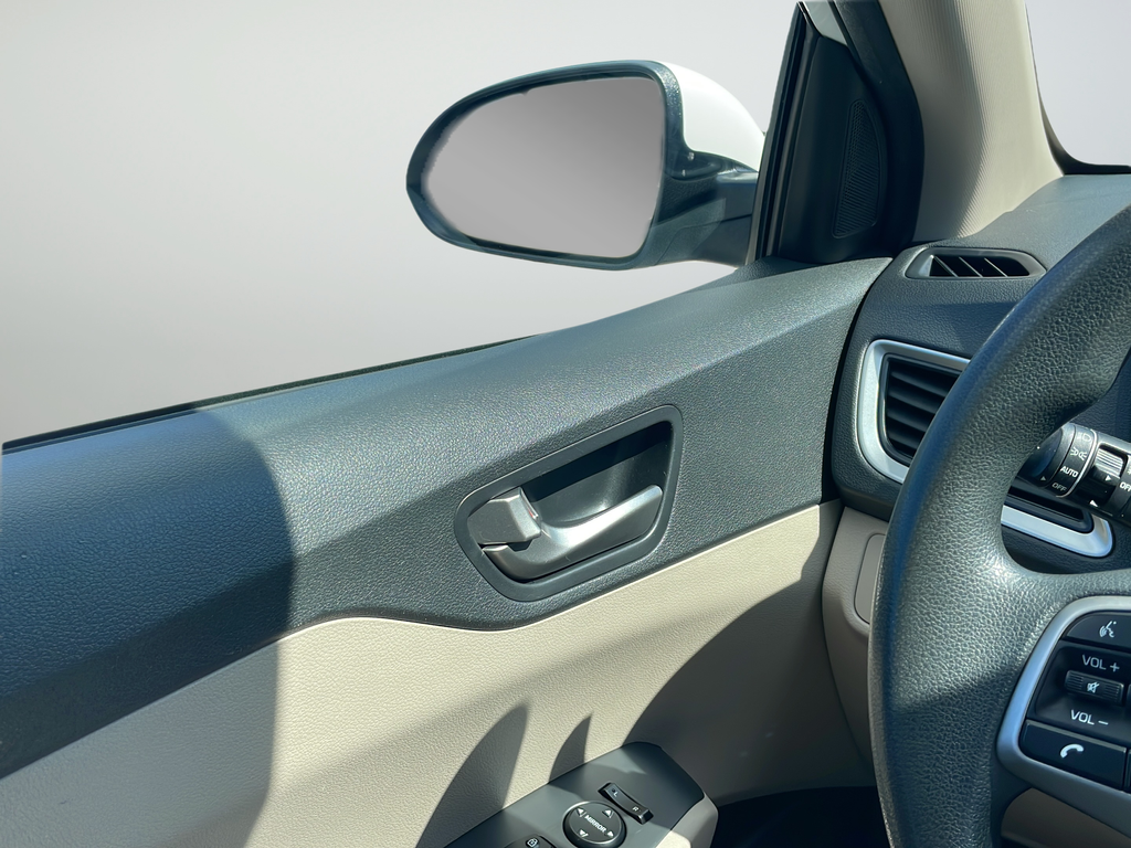 Used 2022 White Hyundai SEL image 31