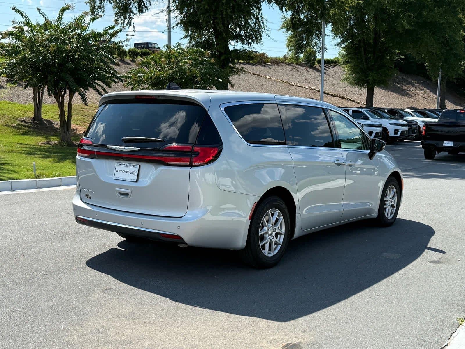 Used 2024 Silver Mist Clearcoat Chrysler Touring L image 5
