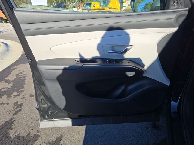 Used 2025 Black Hyundai SEL Convenience image 13