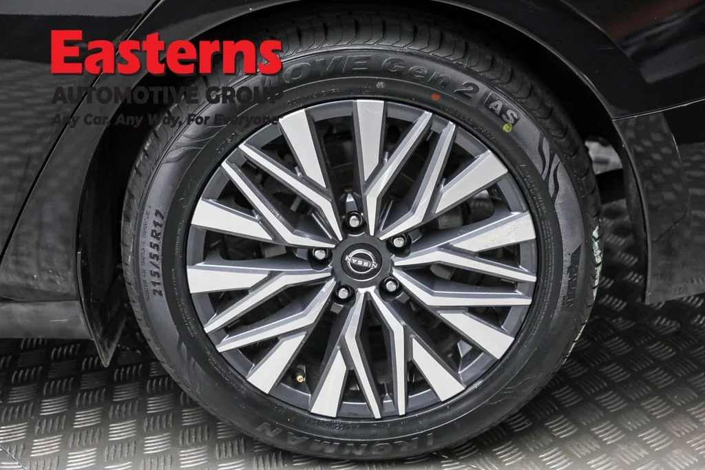 Used 2024 Black Nissan 2.5 SV image 8