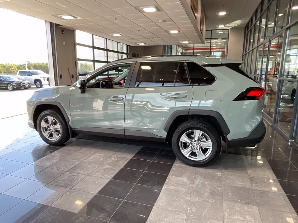 Certified Used 2022  Toyota XLE image 4