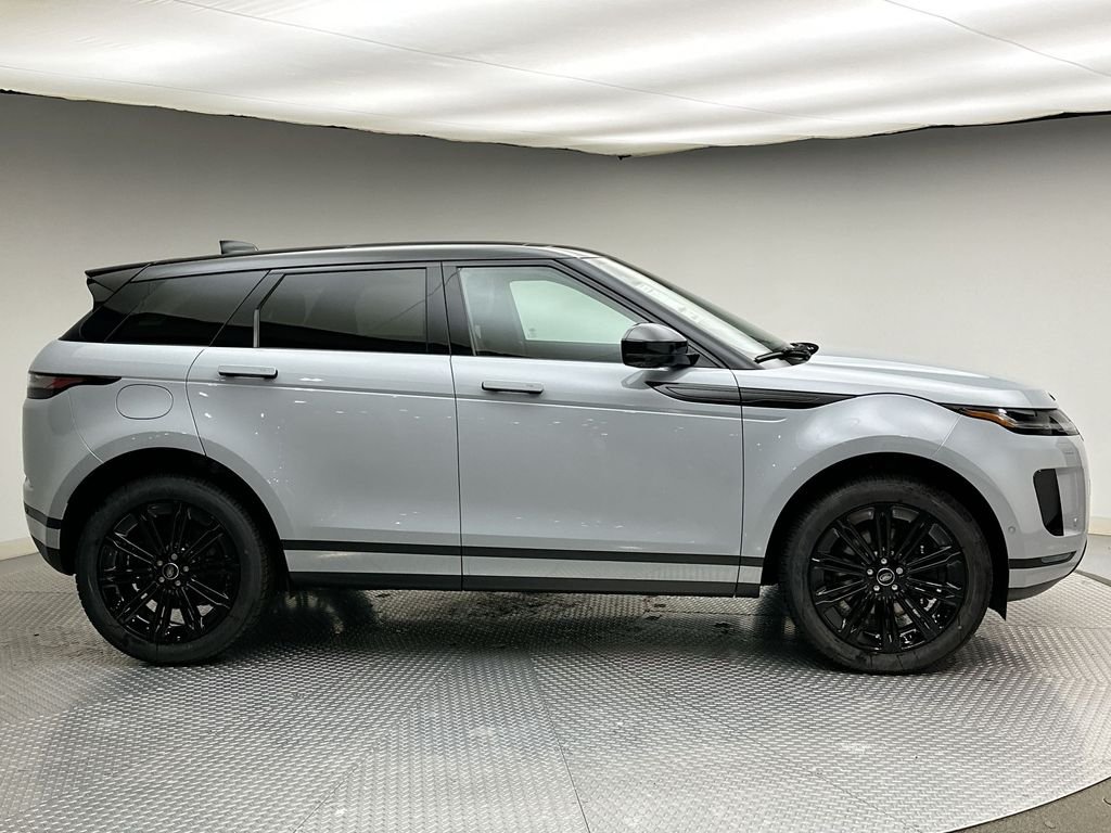 New 2026 Arroios Grey Metallic Land Rover S image 4