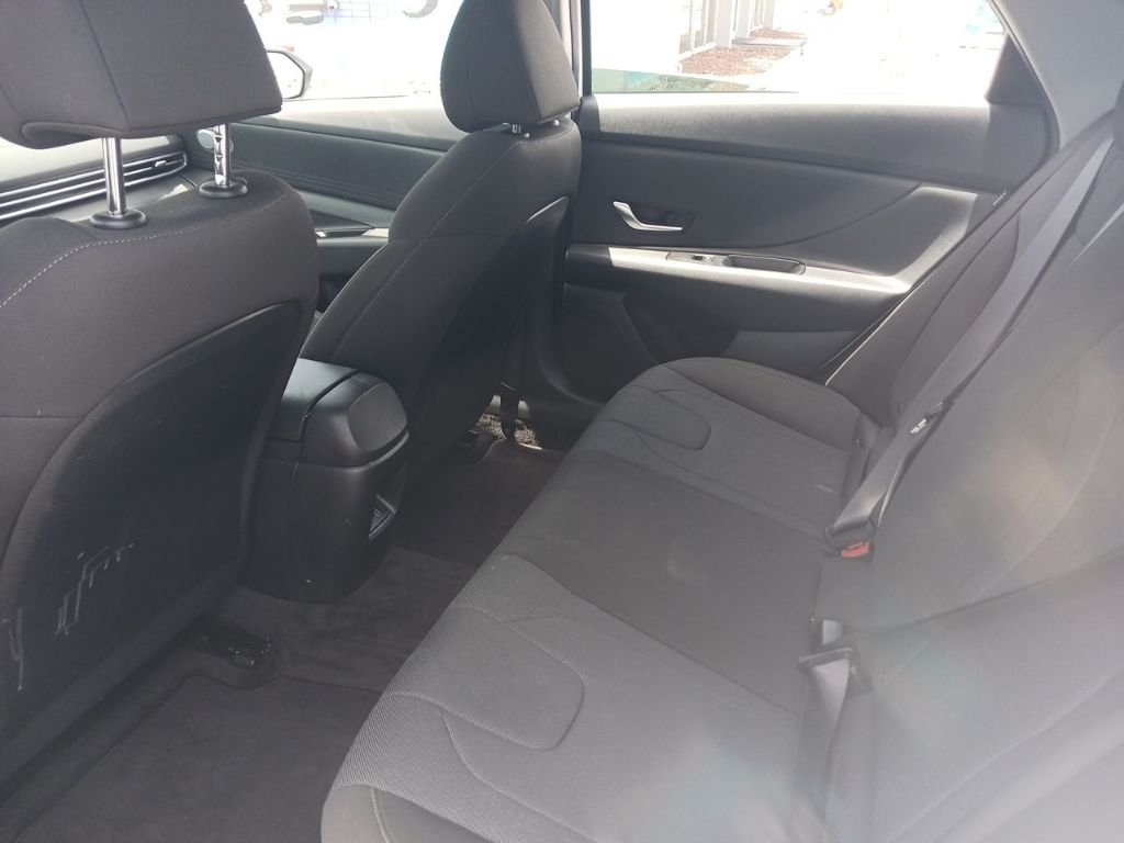 2025 Hyundai Elantra SE - Photo 13