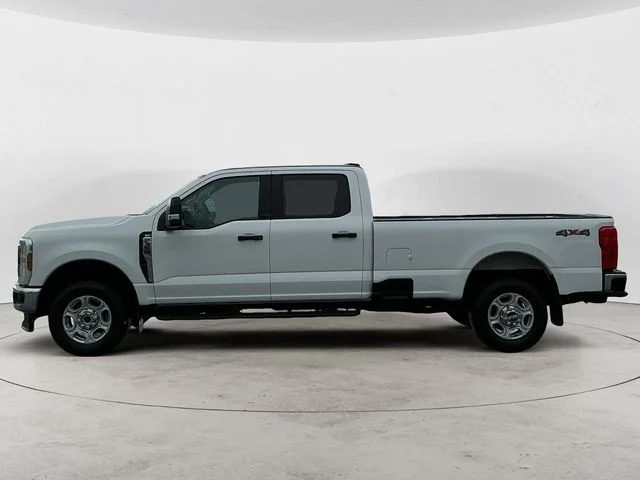 Certified Used 2025 Oxford White Ford XLT image 8