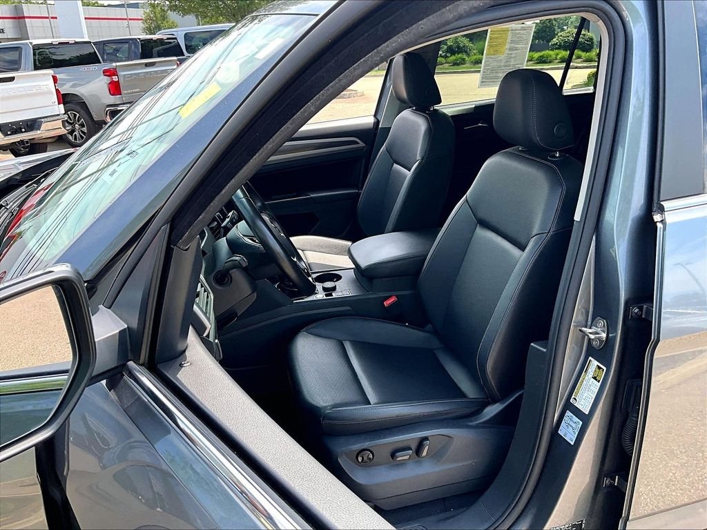 Used 2020 Gray Volkswagen 3.6L V6 SE image 10
