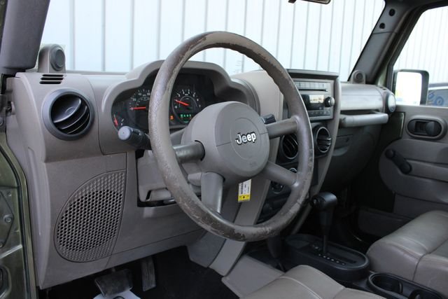 Used 2009 Green Jeep X image 2