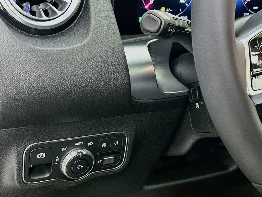 New 2026 Mountain Grey Metallic Mercedes-Benz GLB 250 image 9