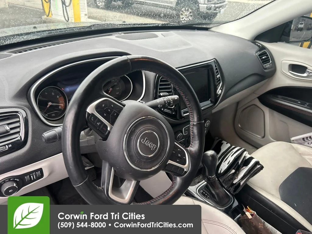 Used 2018 Olive Green Pearlcoat Jeep Limited image 4