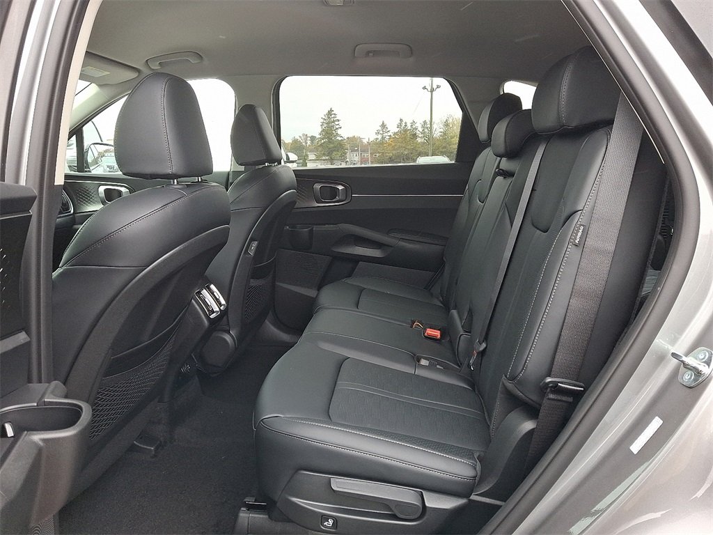 2026 Kia Sorento Hybrid EX photo 2