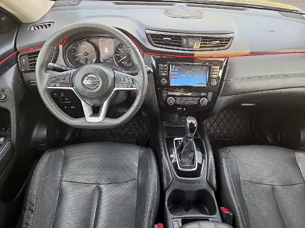Used 2017 Gray Nissan SL image 11