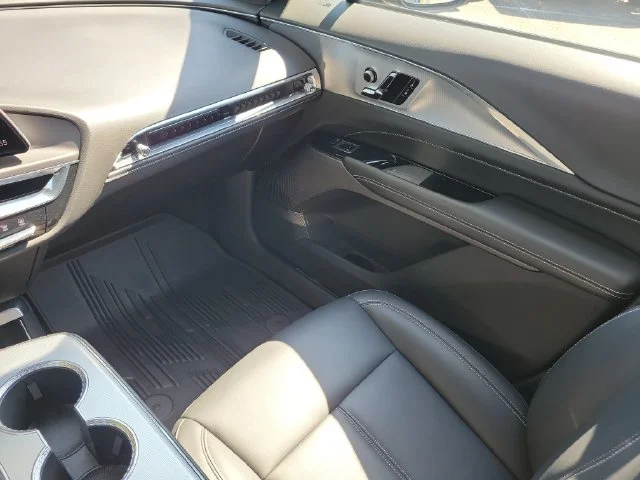 2024 Cadillac LYRIQ Tech - Photo 18
