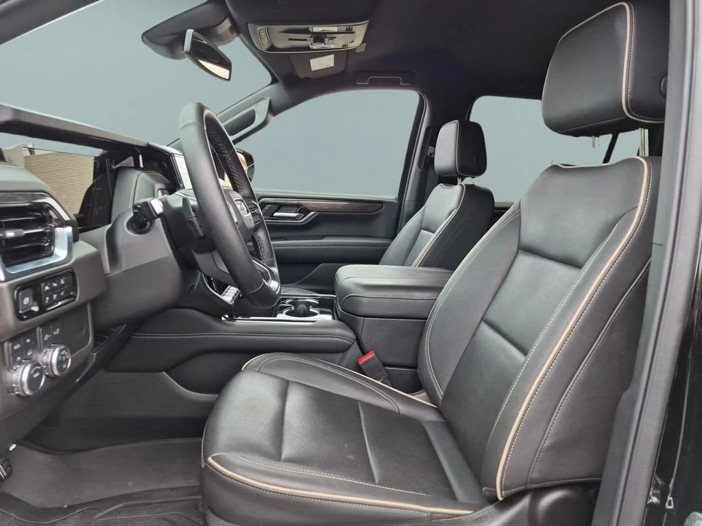 Certified Used 2025 Onyx Black GMC Elevation image 18