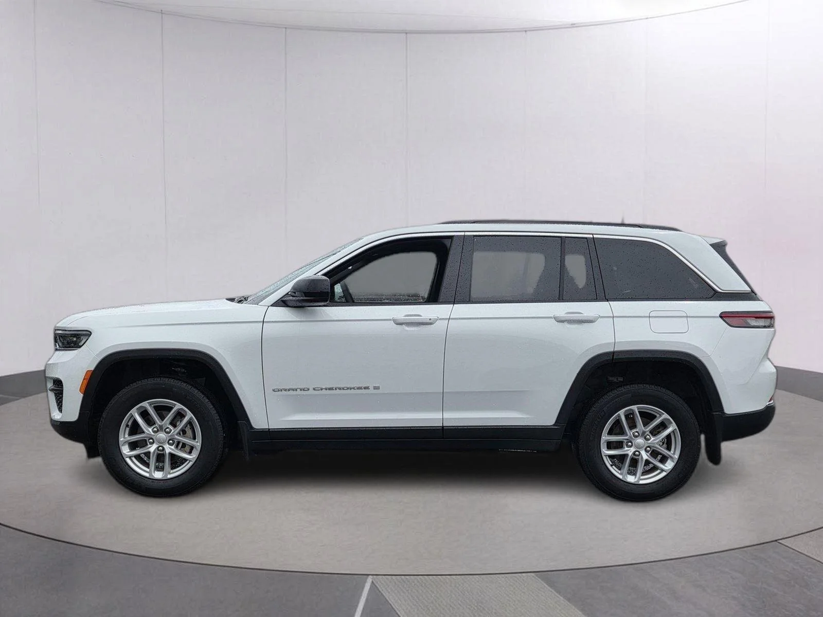 Used 2025 Bright White Clearcoat Jeep Laredo X image 9