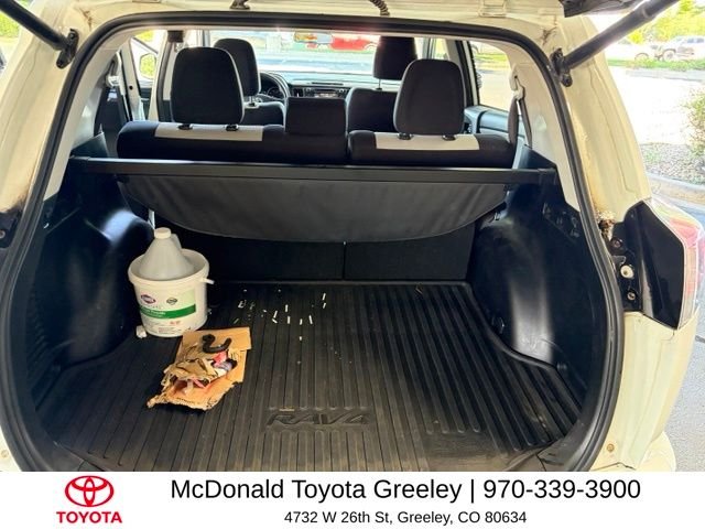 Used 2018 White Toyota XLE image 11