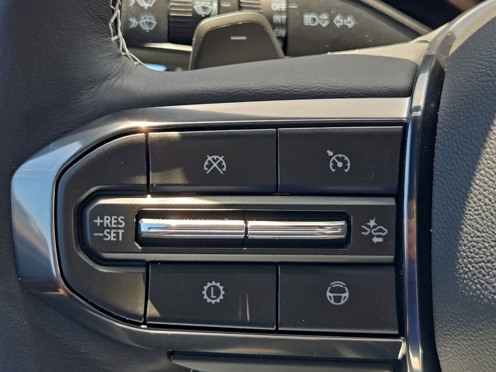 2026 GMC Yukon Denali Ultimate - Photo 38