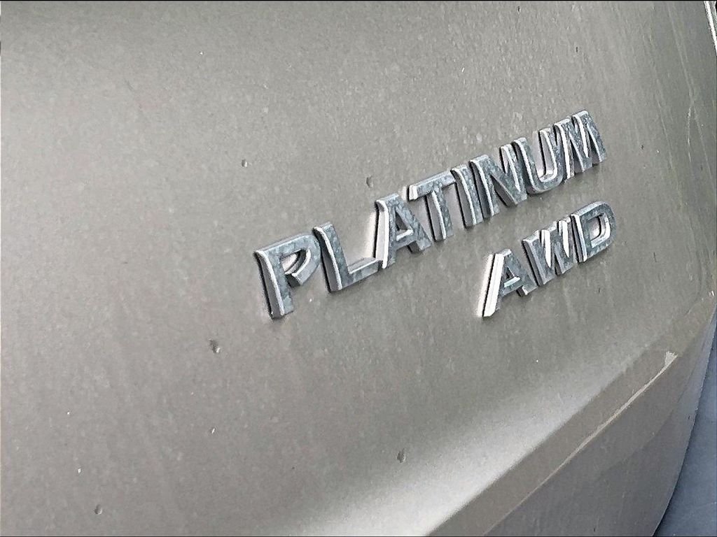 Used 2022 Gold Nissan Platinum image 28